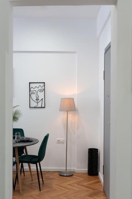 Athens Heart: Downtown Home Ngoại thất bức ảnh